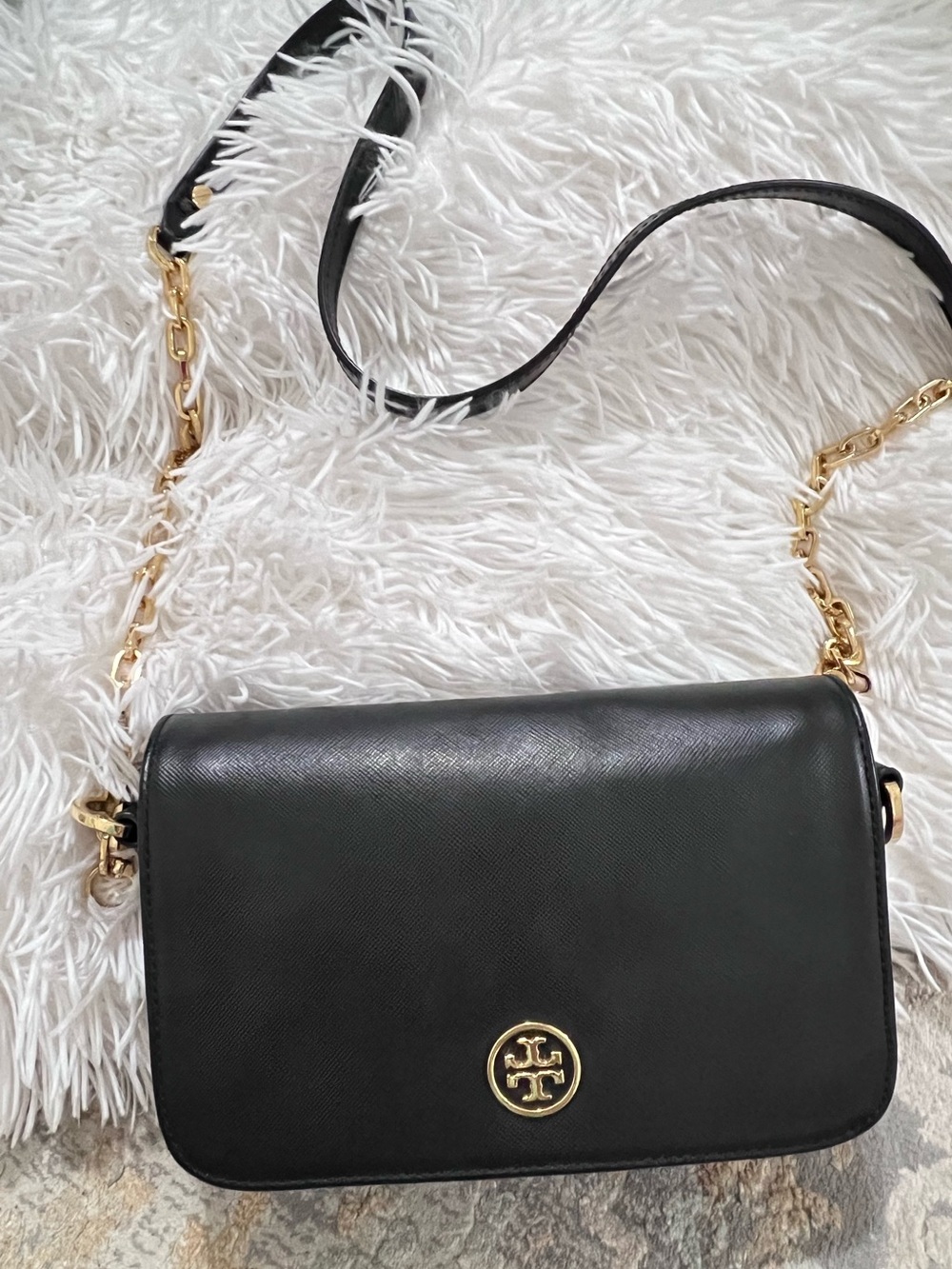 100% Authentic Tory Burch bag in almost new condition 3 in 1 bag to clutch